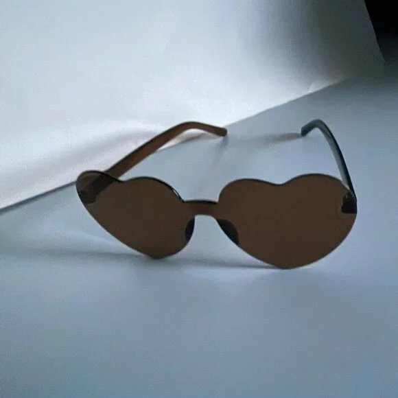 *♪ Heart shaped sunglasses Brown - 2 pair Bundle - Brand New! *♪ - Picture 14 of 15